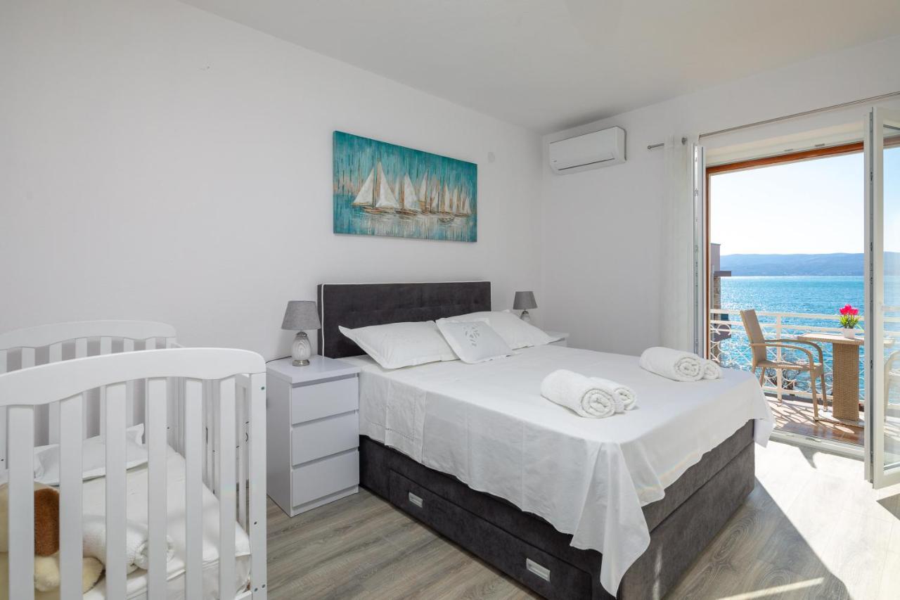 Apartments 20 Meters From The Beach Jesenice  Exterior foto